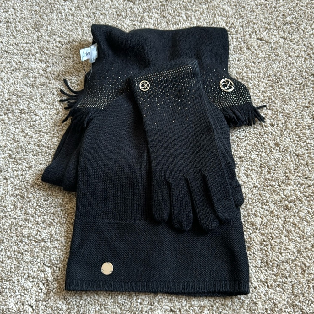 NWT Calvin Klein 3-piece set - hat, scarf and gloves